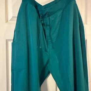 Mandala Scrubs High Wasted Joggers in Hunter Green